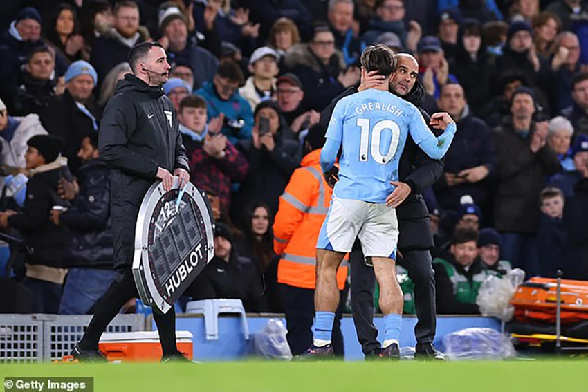 jack-grealish-pep-guardiola-9994.jpg