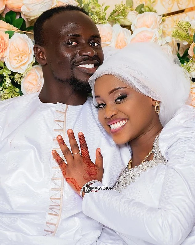 mane-Aisha.jpg