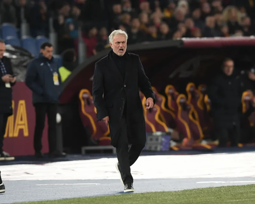 mourinho-as-roma.png