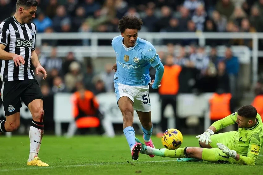 man-city-Oscar-Bobb.jpg
