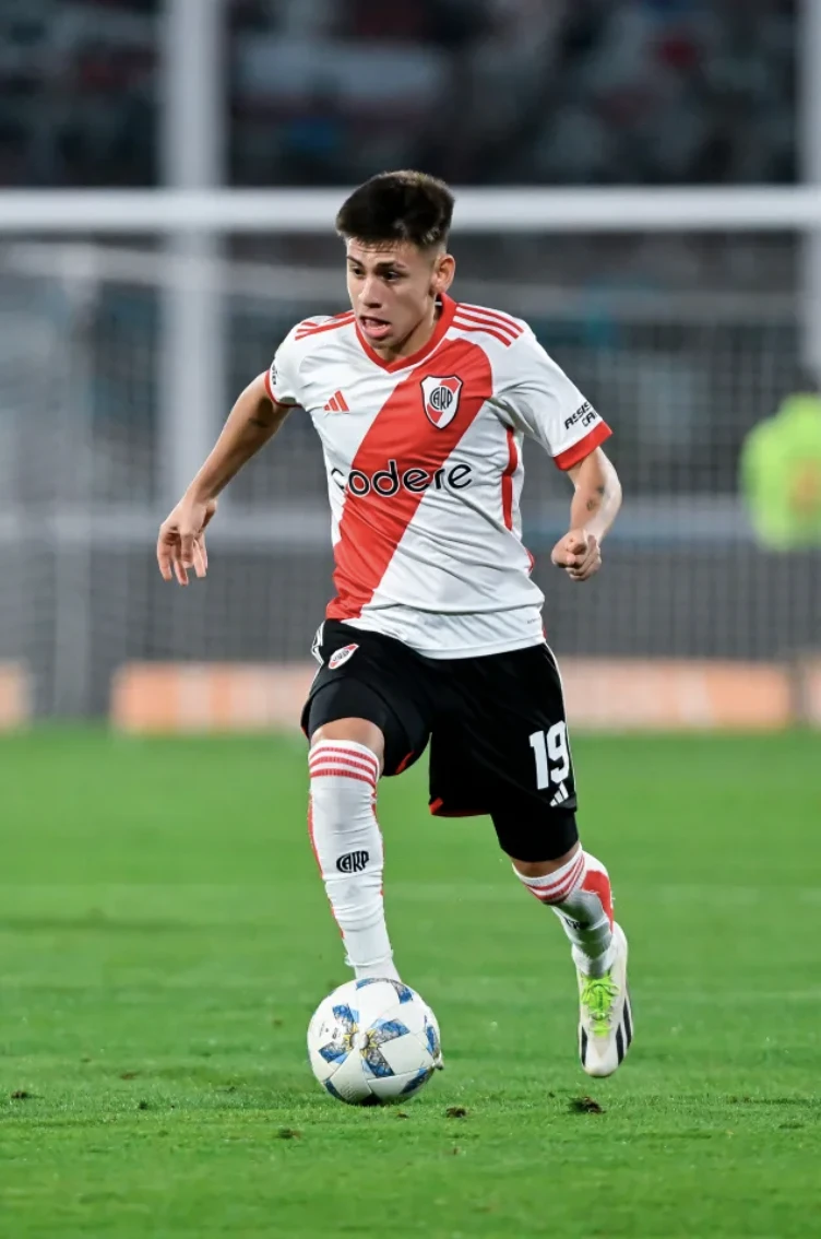 River-plate-messi-de-nhi.png