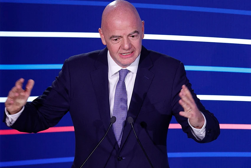 Chủ tịch FIFA Gianni Infantino không ủng hộ việc áp dụng thẻ xanh vào thử nghiệm