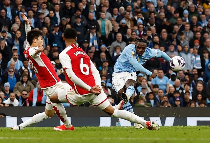 Hàng công Man City gặp nhiều khó khăn khi đối đầu với hàng thủ chắc chắn của Arsenal