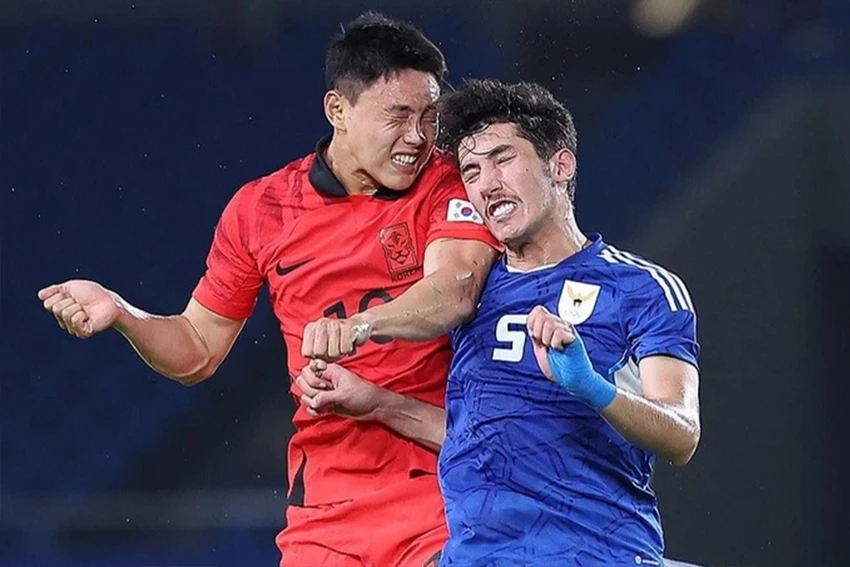 U-23 Kuwait (phải) đang bị chỉ trích nhiều bởi truyền thông nhà.