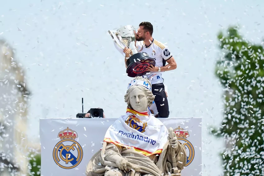real-madrid-vo-dich-la-liga-2.jpg