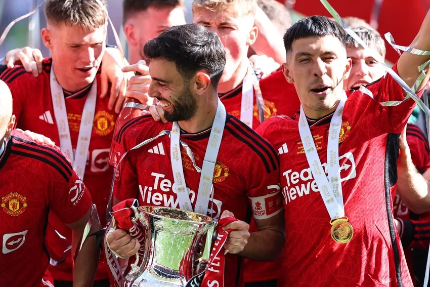 UEFA RA PHÁN QUYẾT, MU