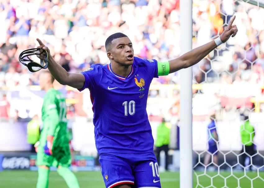 Mbappe ghi bàn đầu tiên tại Euro