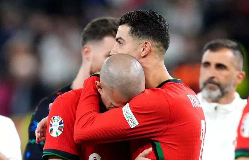 pepe-ronaldo-bo-dao-nha.jpg