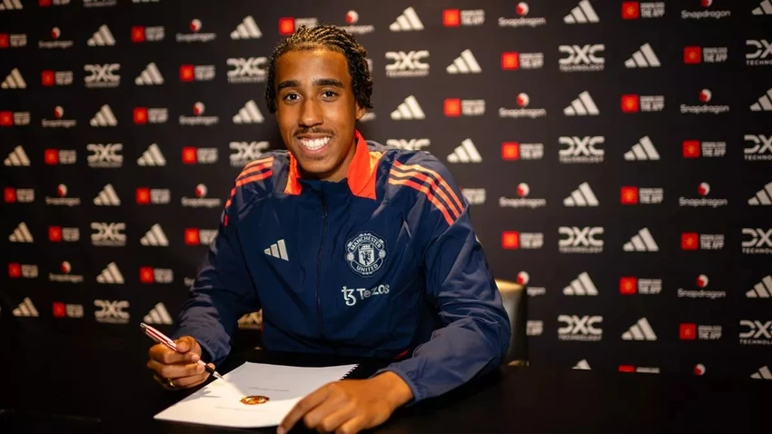 yoro-manchester-united.jpg
