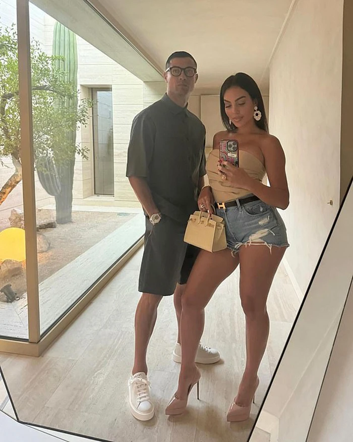 Diện mạo mới gây sốt của Ronaldo
