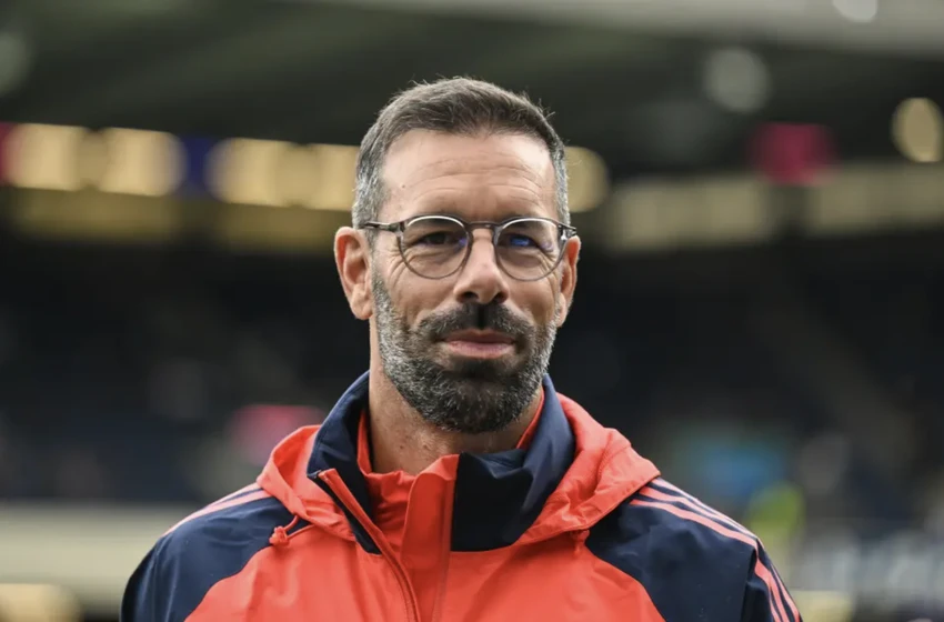 van Nistelrooy,MU,Manchester United,điều bất ổn ở MU
