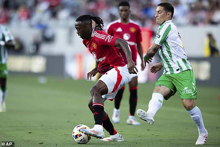 công bố giá bán Wan-Bissaka,MU