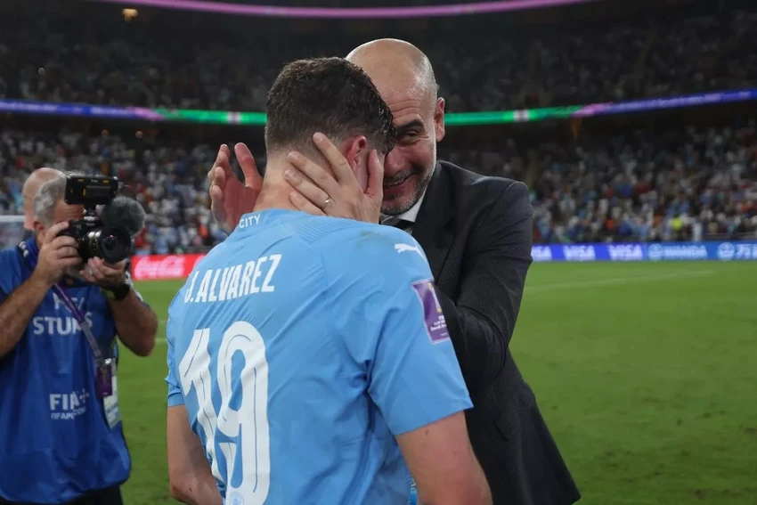 pep-guardiola-alvarez-man-city.jpg