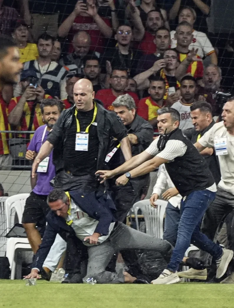 chu-tich-Fenerbache-ali-bi-tan-cong-3.png