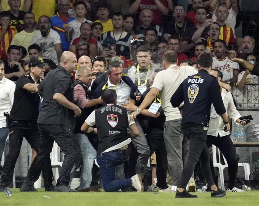 chu-tich-Fenerbache-ali-bi-tan-cong-5.png