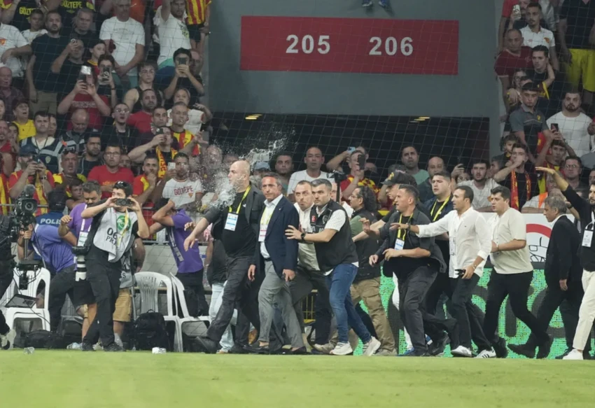 chu-tich-Fenerbache-ali-bi-tan-cong-7.png