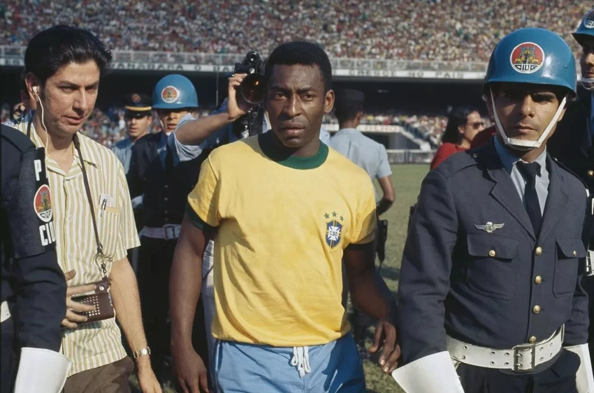 vua-bong-da-pele.jpg