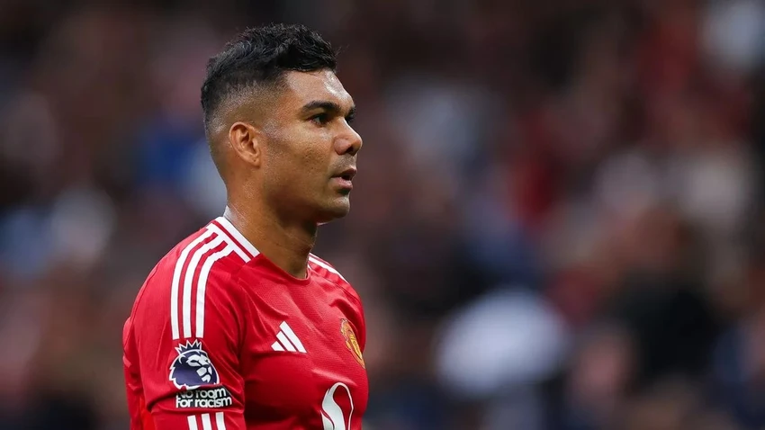 Phòng thay đồ của MU làm rõ lập trường về Casemiro