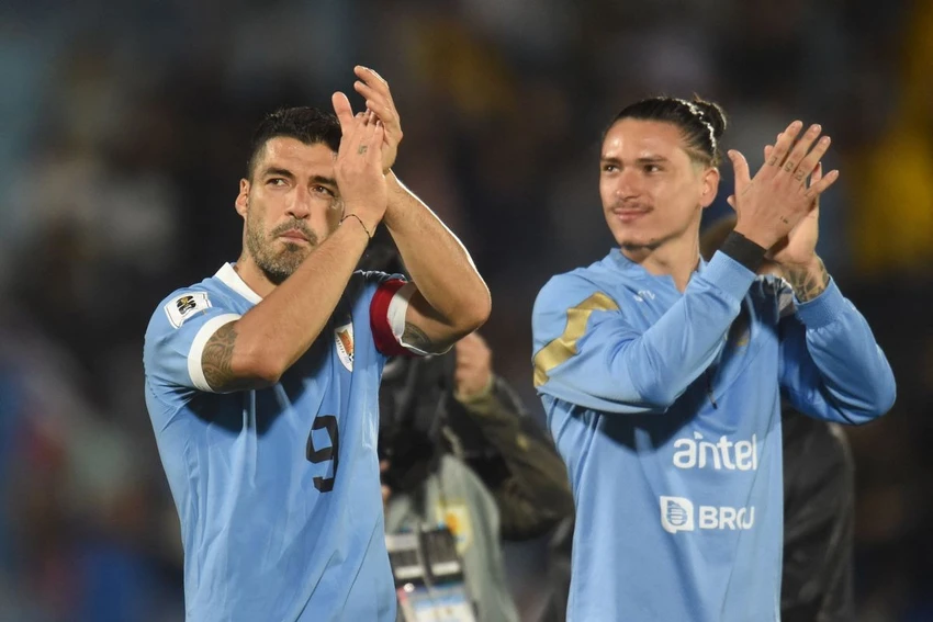 suarez-chia-tay-tuyen-uruguay.jpg