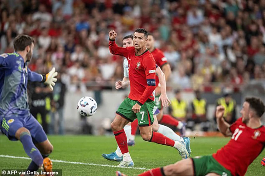 Ronaldo xin ngồi dự bị