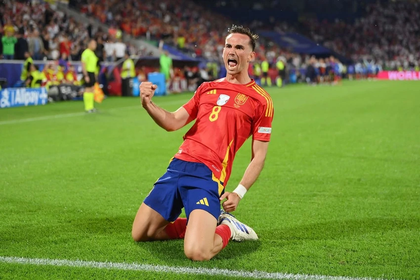 cầu thủ đang được so sánh với Zidane