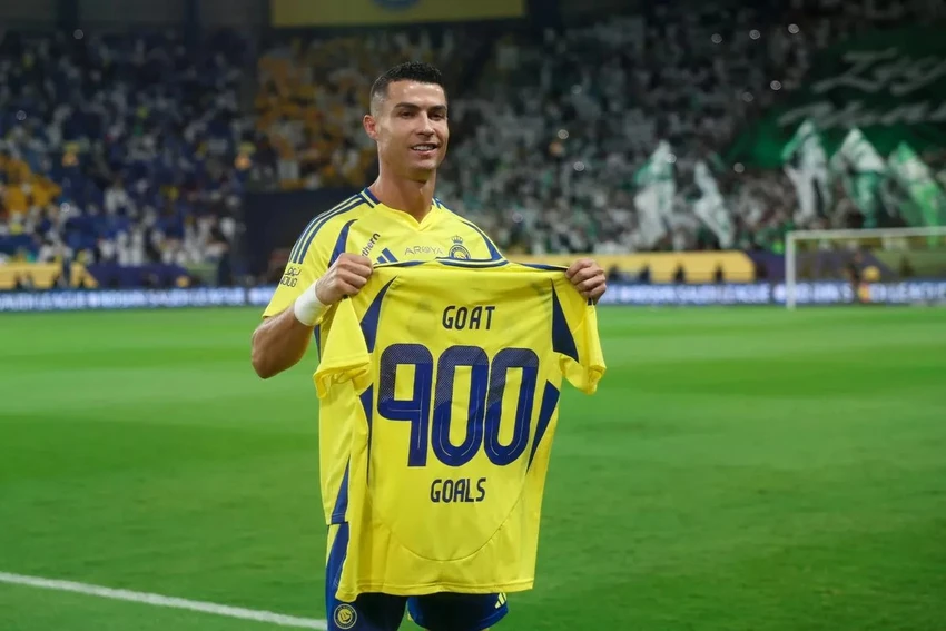 Ronaldo nhận món quà đặc biệt,Ronaldo