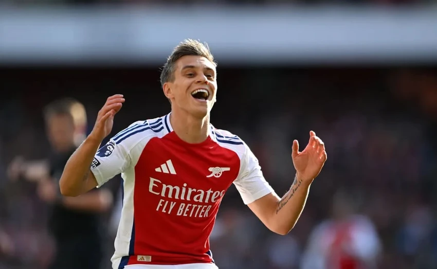 Arsenal thắng kịch tính phút bù giờ