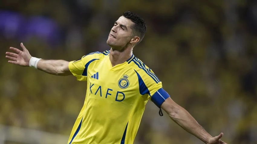 Ronaldo thừa nhận đau lòng về gánh nặng tuổi tác