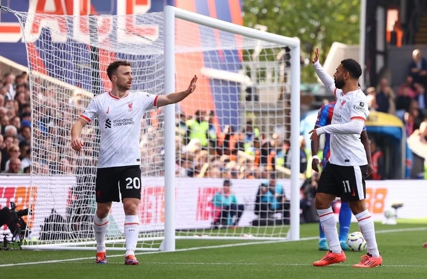 Liverpool vững vàng trên đỉnh Premier League