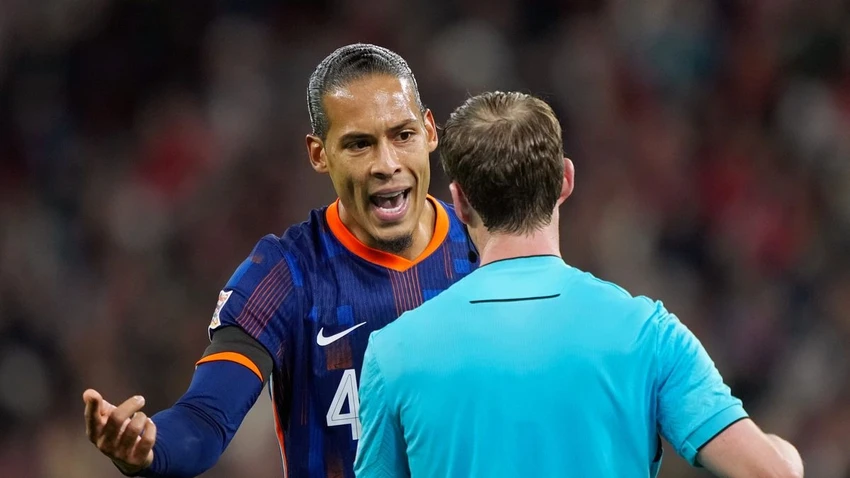Van Dijk bị đuổi,HÀ LAN,VAN DIJK