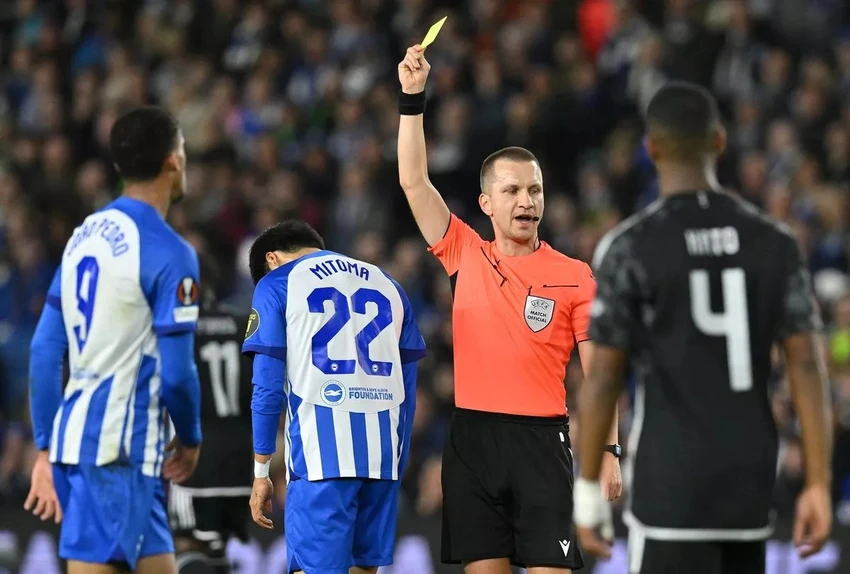 2 trọng tài bị UEFA trừng phạt cực nặng,UEFA