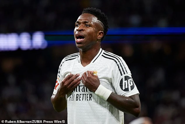 qua-bong-vang-vinicius.jpg