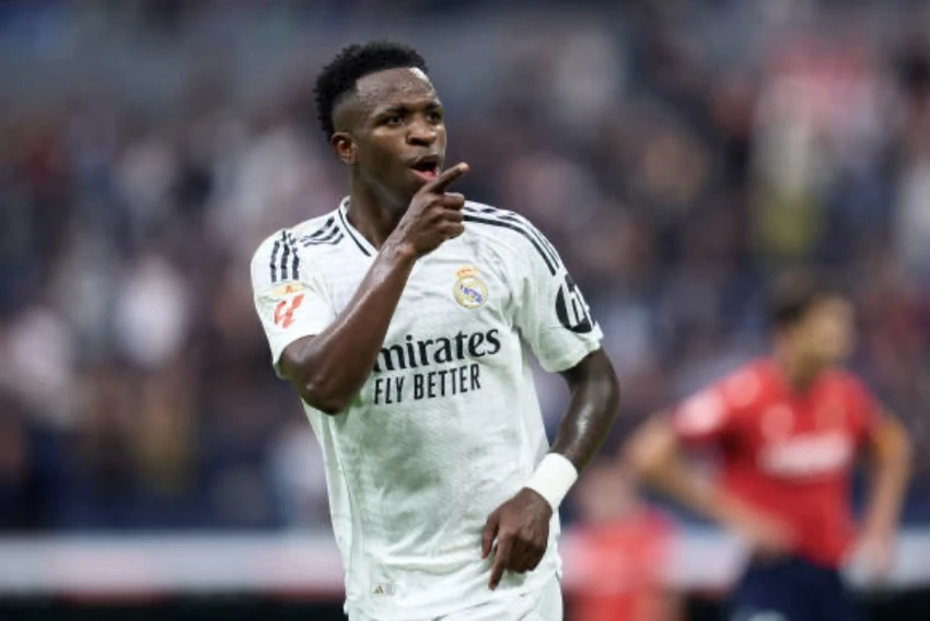 Vinicius lập hat-trick