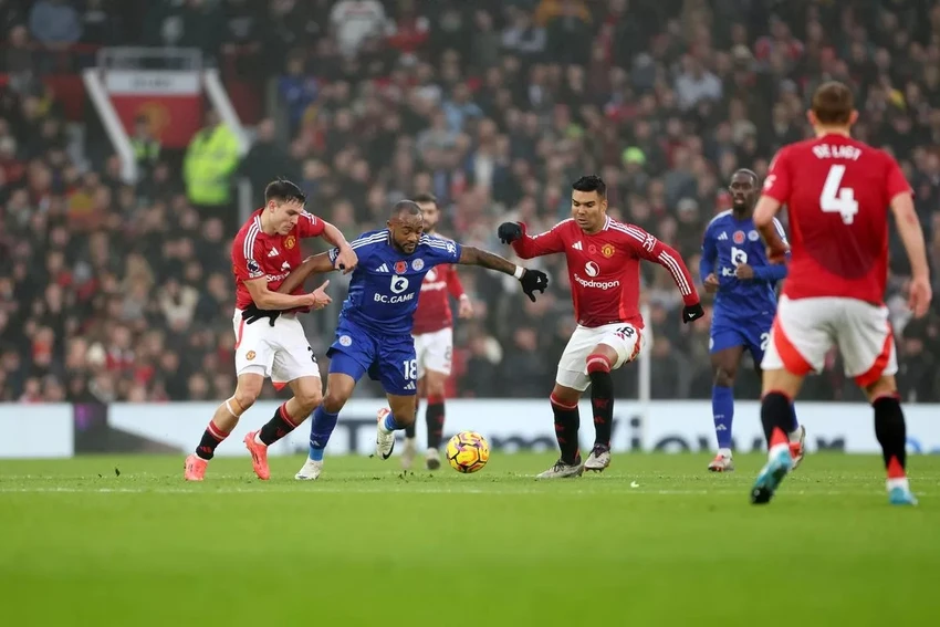 casemiro-urgate-mu.jpg