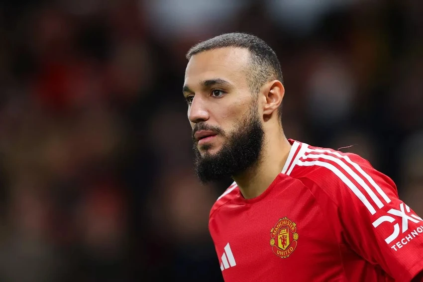 Mazraoui-manchester-united.jpg