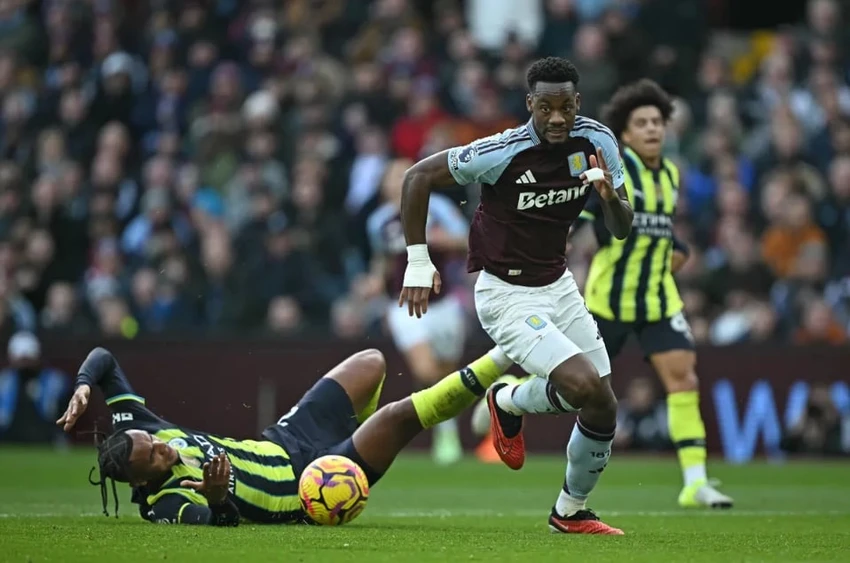 Man City thất bại tại Villa Park