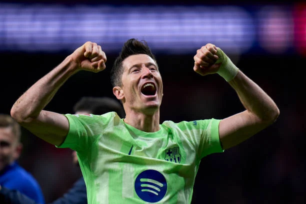 cuộc rượt đuổi điên rồ giữa Barcelona và Atletico Madrid
