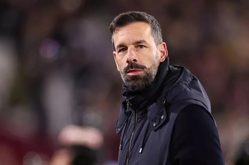 Van Nistelrooy lập kỷ lục đáng xấu hổ ở Premier League,Premier League,Van Nistelrooy