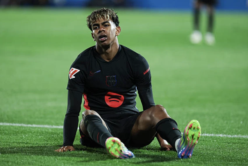 Barca may mắn giành 3 điểm