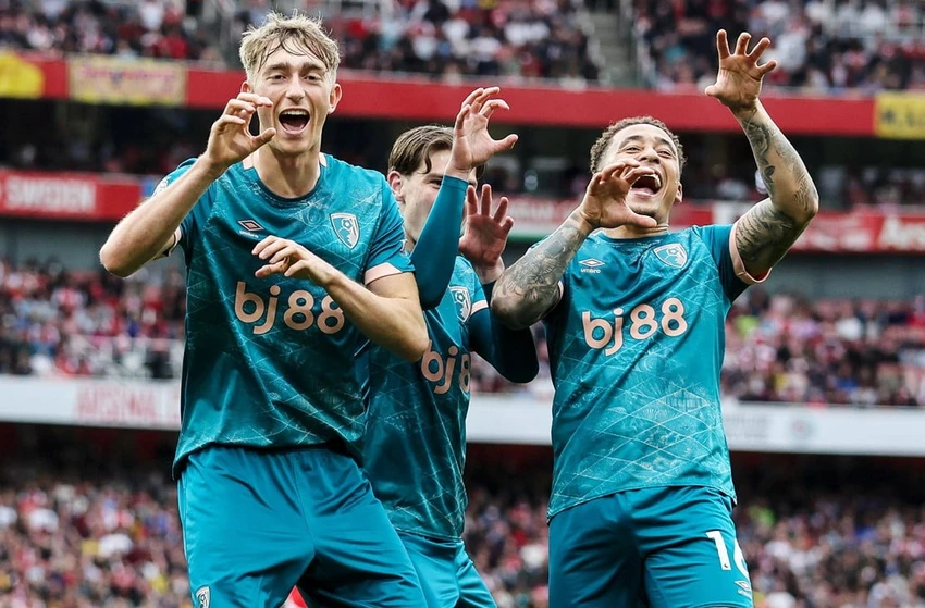 arsenal-thua-nguoc-tren-san-nha.jpg