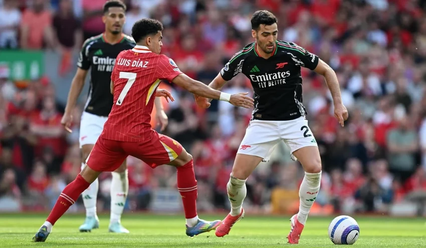 Arsenal chia điểm kịch tính với Liverpool