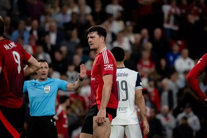 Maguire phản ứng giận dữ với Romero,Maguire,Romero