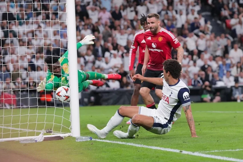 mu-tottenham-europa-league.jpg