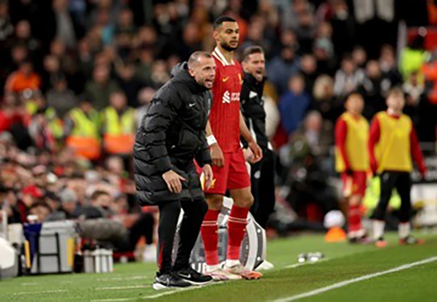1 huyền thoại của Liverpool ra đi,Liverpool