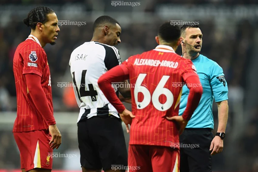 Van Dijk gửi tin nhắn cho Isak,VAN DIJK,ISAK