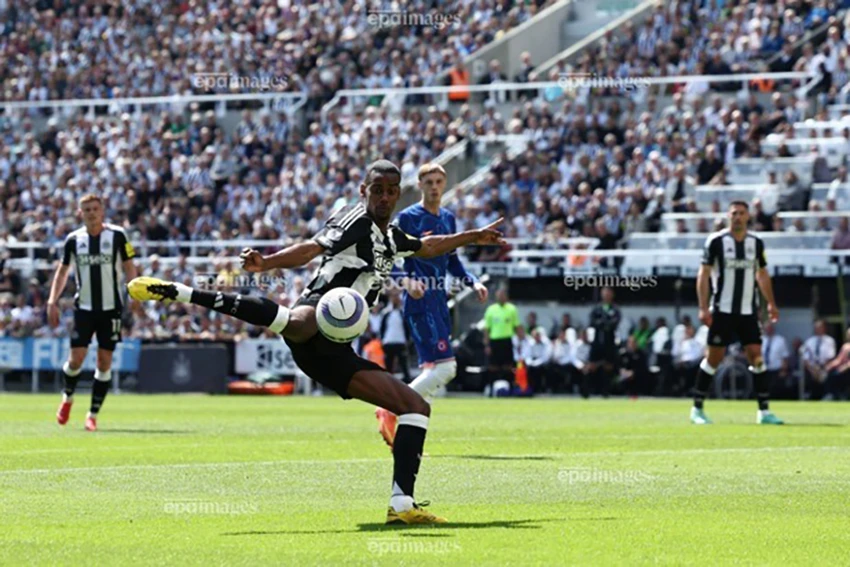 Isak có thể xé bỏ hợp đồng với Newcastle để gia nhập Liverpool,Isak,Liverpool,Newcastle
