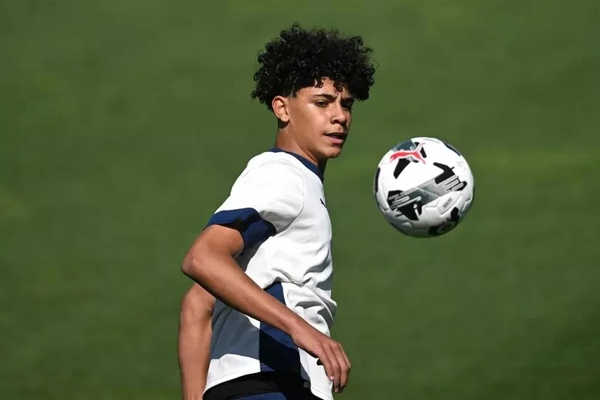 LOI-NHAN-3-TU-CUA-RONALDO-GUI-CON-TRAI-1.jpg