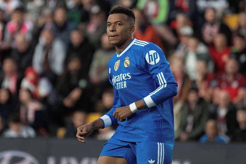 mbappe-doi-boi-thuong.jpg