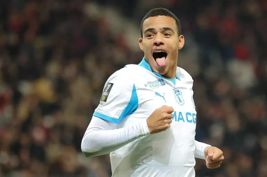 greenwood-dua-ra-binh-luan-dien-ro-ve-ronaldo.jpg