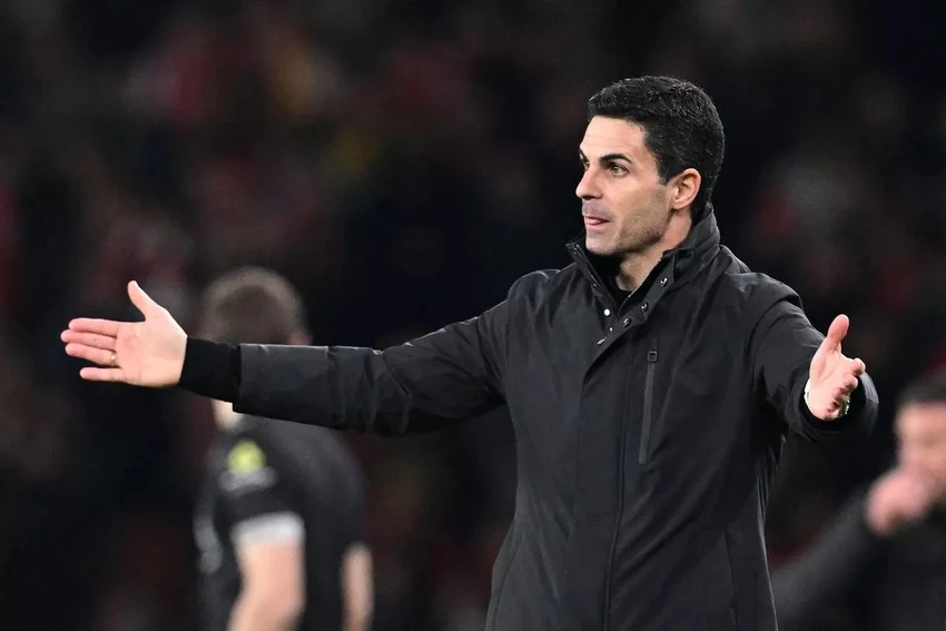 arteta-len-an-cac-cau-thu-arsenal.jpg